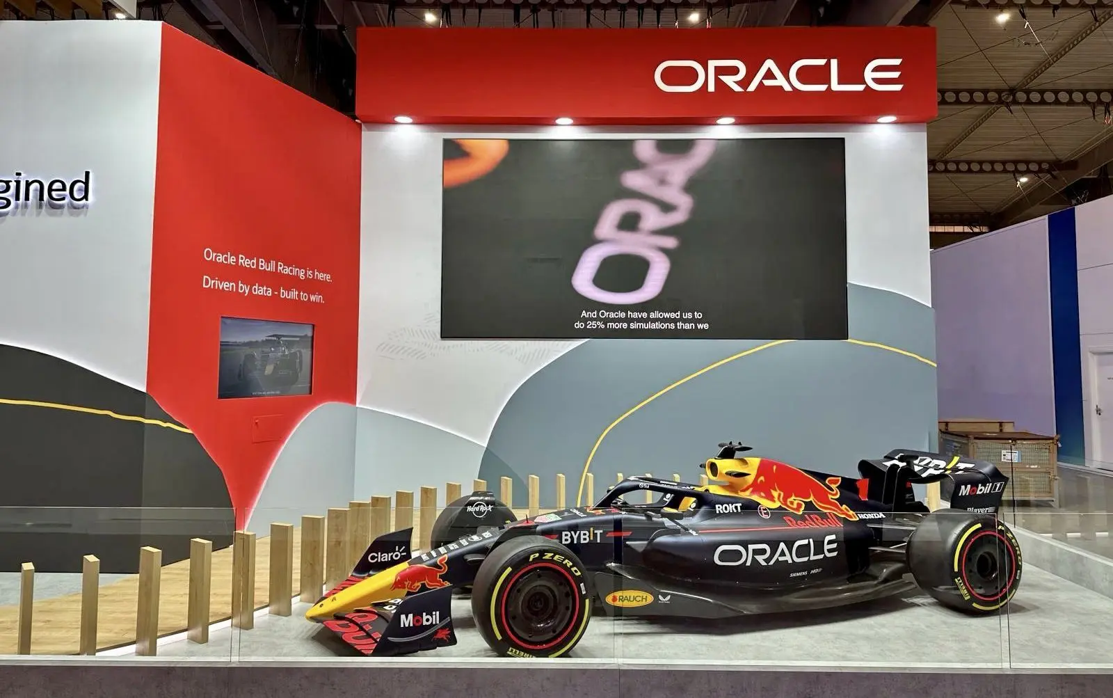 Stand de ORACLE en feria internacional de negocios.