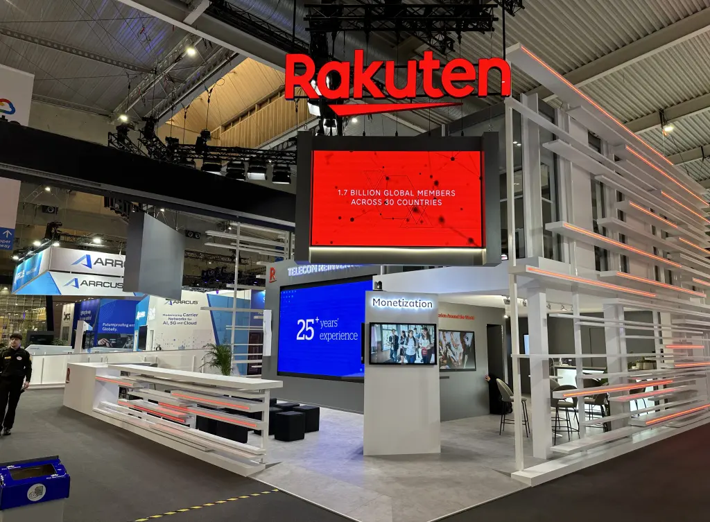 Stand de RAKUTEN en feria internacional de negocios. 3