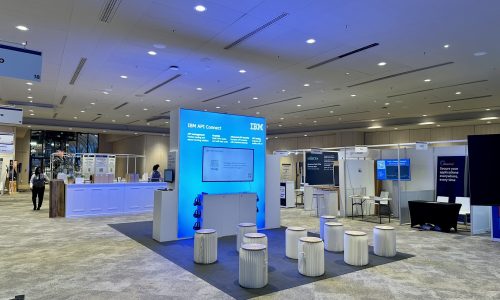 Stand de IBM en feria internacional de negocios 2